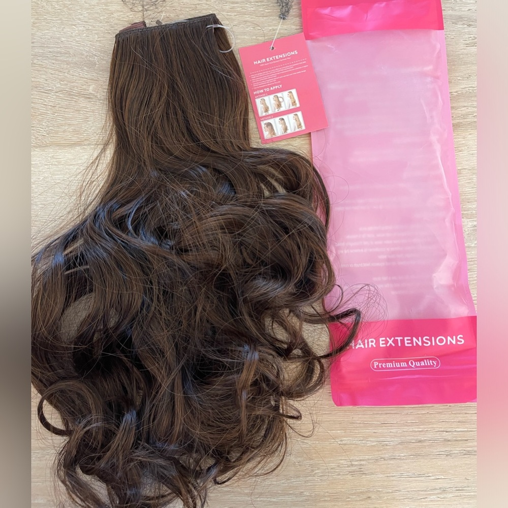 NWT, Halo hair extension, medium/dark brown